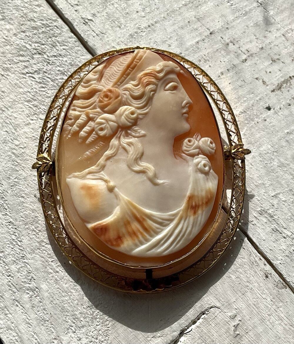 10k Gold Shell Cameo Carved Heart Filigree Frame Pendant Brooch Pin 10.28g
